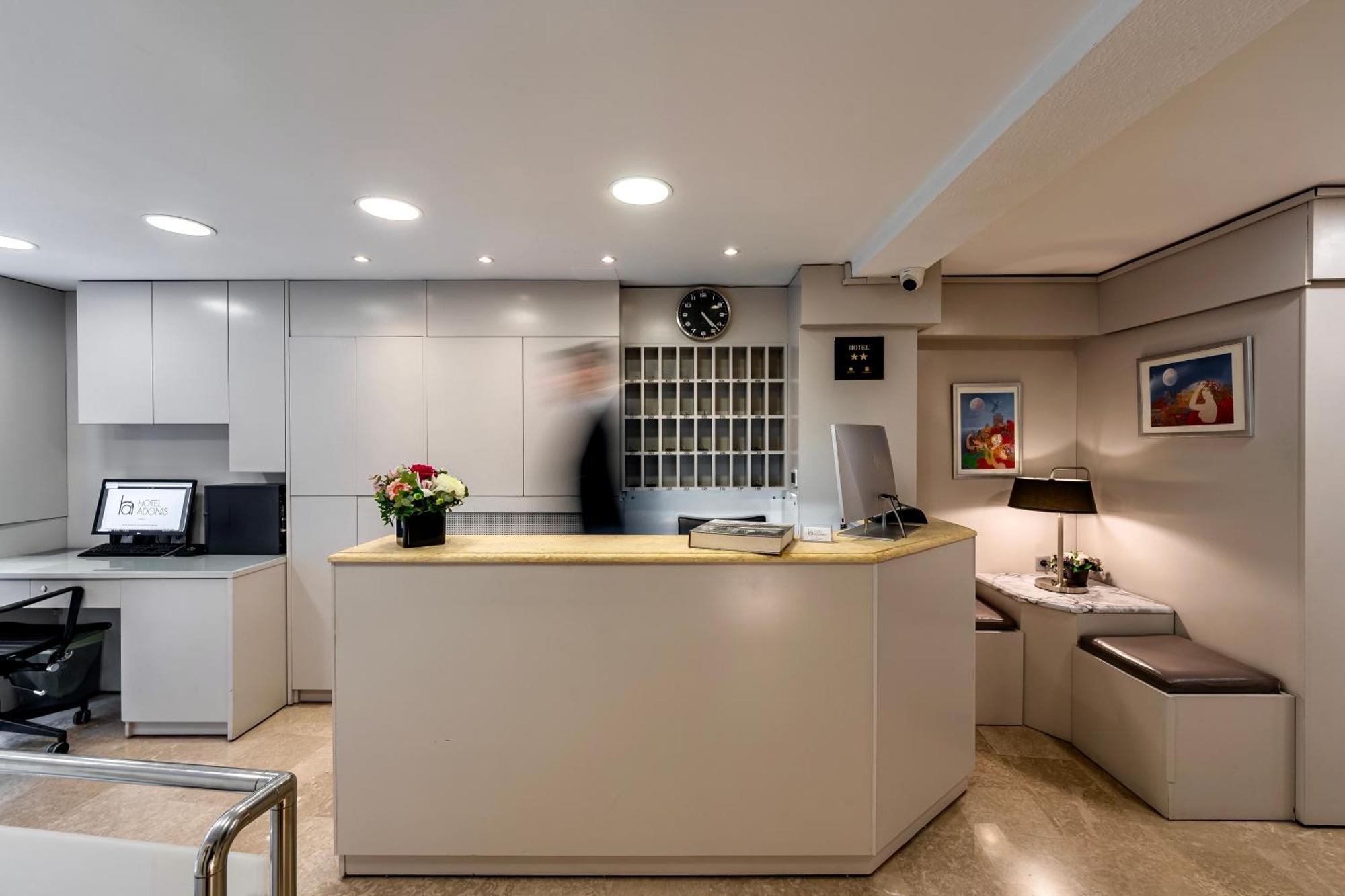 Hotel Adonis Athena Bagian luar foto