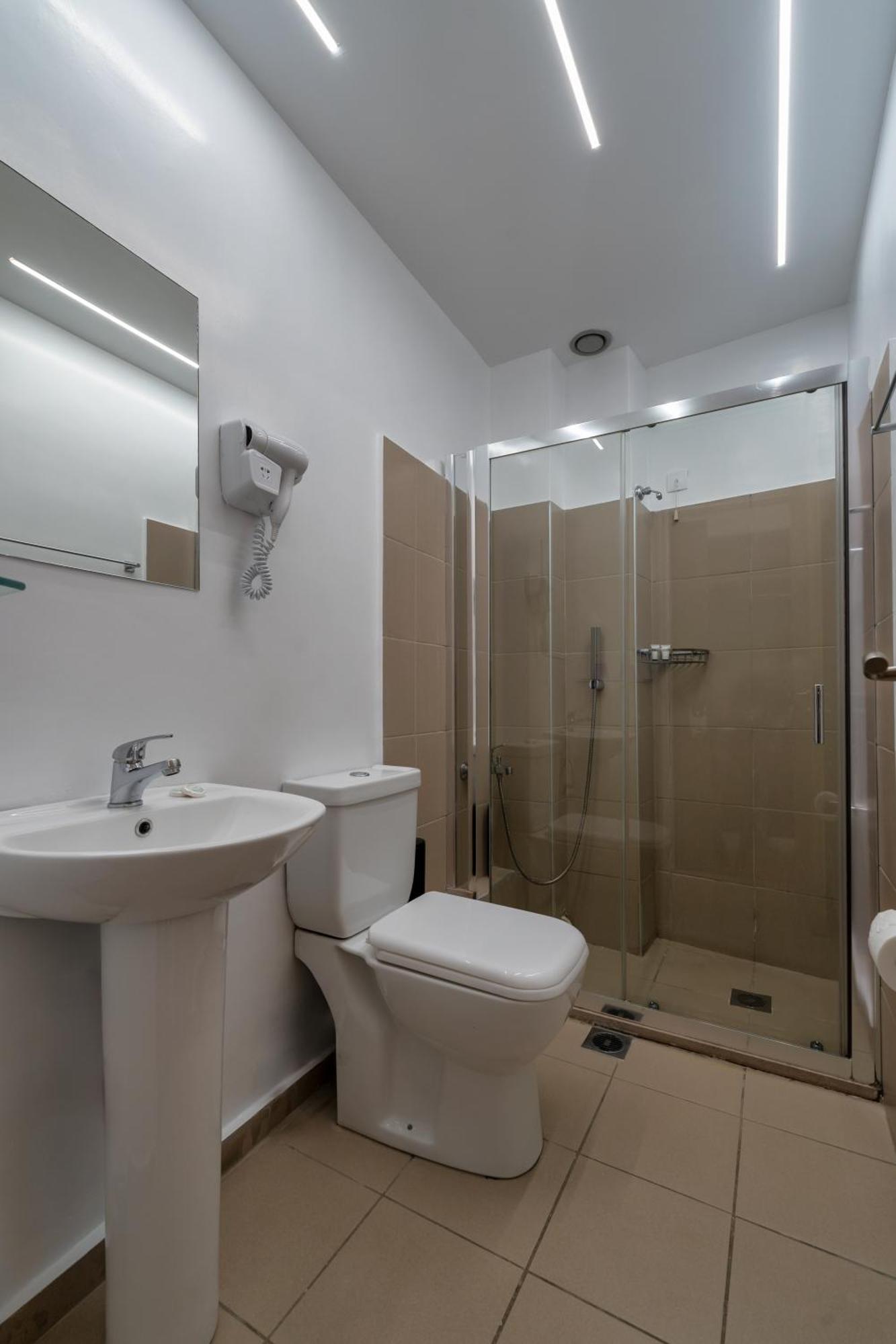 Hotel Adonis Athena Bagian luar foto